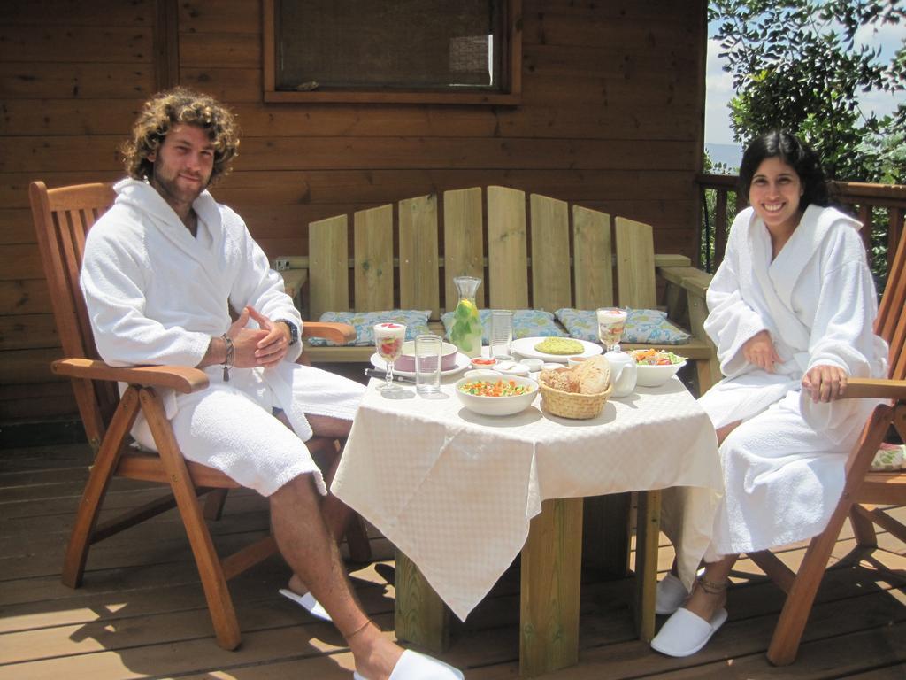 Spa In The Woods - B&B In Amirim Chambre photo