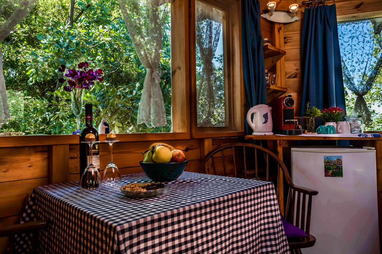 Spa In The Woods - B&B In Amirim Chambre photo